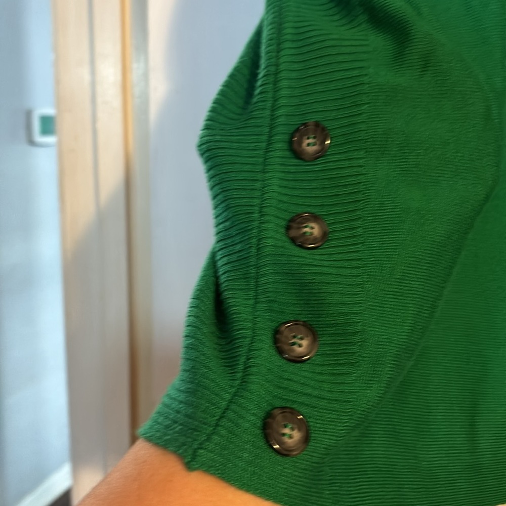 Green sweater - Picture 3 of 6